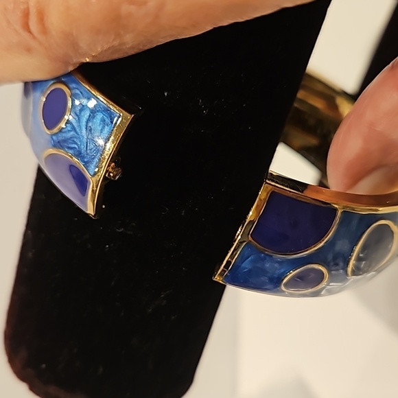Enamel Blue and Purple on Goldtone Clasp Bangle 2 1/4"Dia. Bracelet - Picture 4 of 6